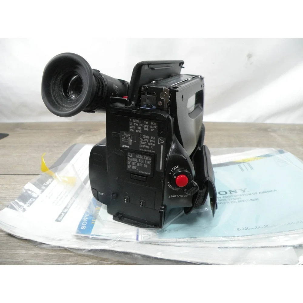 Sony CCD-TR71 Video8 Handycam Camcorder 10x Zoom Hi-Fi Stereo Vintage For Parts